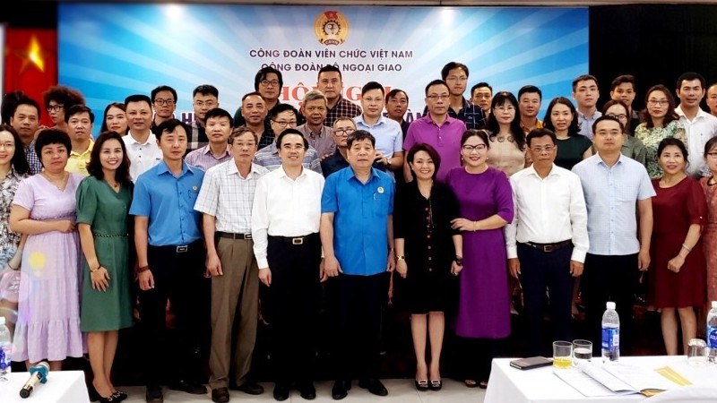 Công đoàn Bộ Ngoại giao tổ chức Hội nghị tập huấn công tác Công đoàn năm 2021 và trao quà ủng hộ đồng bào Nghệ An, Hà Tĩnh