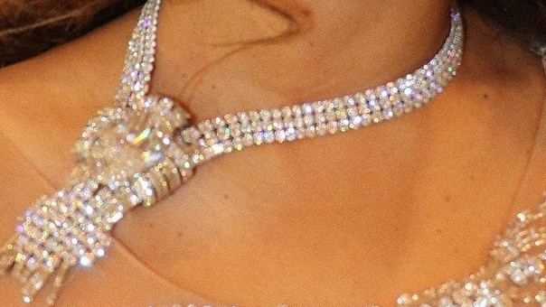Nữ ca sĩ Beyonce đeo vòng cổ kim cương vô giá không bán ra thị trường