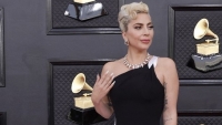 Dàn sao thế giới nổi bật trên thảm đỏ Grammy 2022