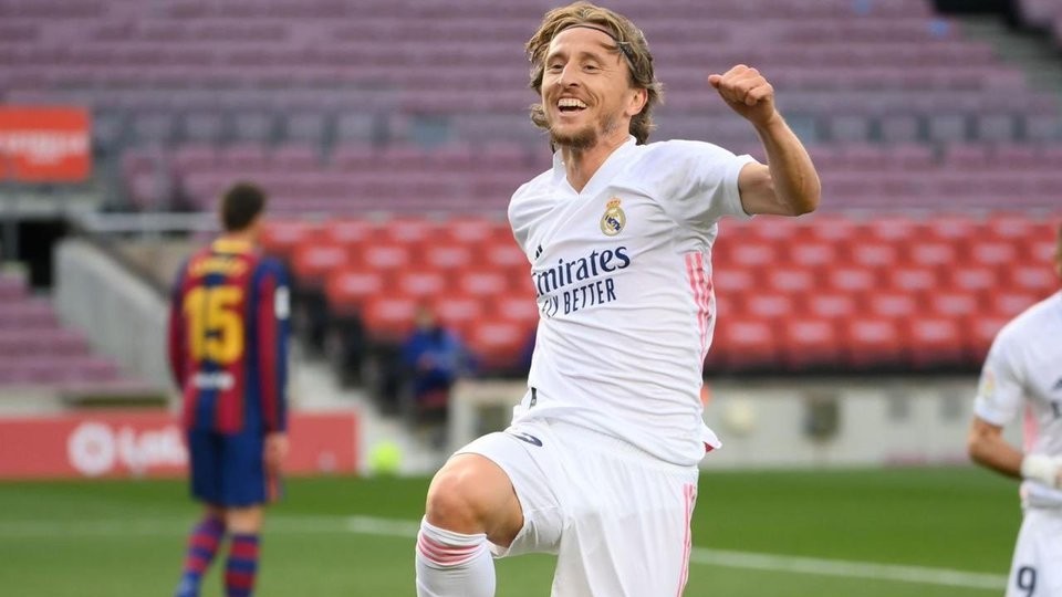 Chuyển nhượng cầu thủ: Erik ten Hag 'tuyển' quân; Luka Modric ở lại Real Madrid; Xavi nâng cấp đội hình Barca