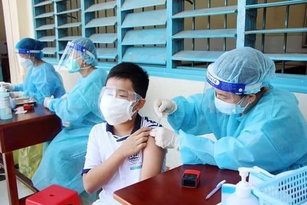 Tiêm vaccine phòng Covid-19 cho trẻ từ 5 - 11 tuổi ở tỉnh Nghệ An. (Nguồn: Báo Tiền phong)