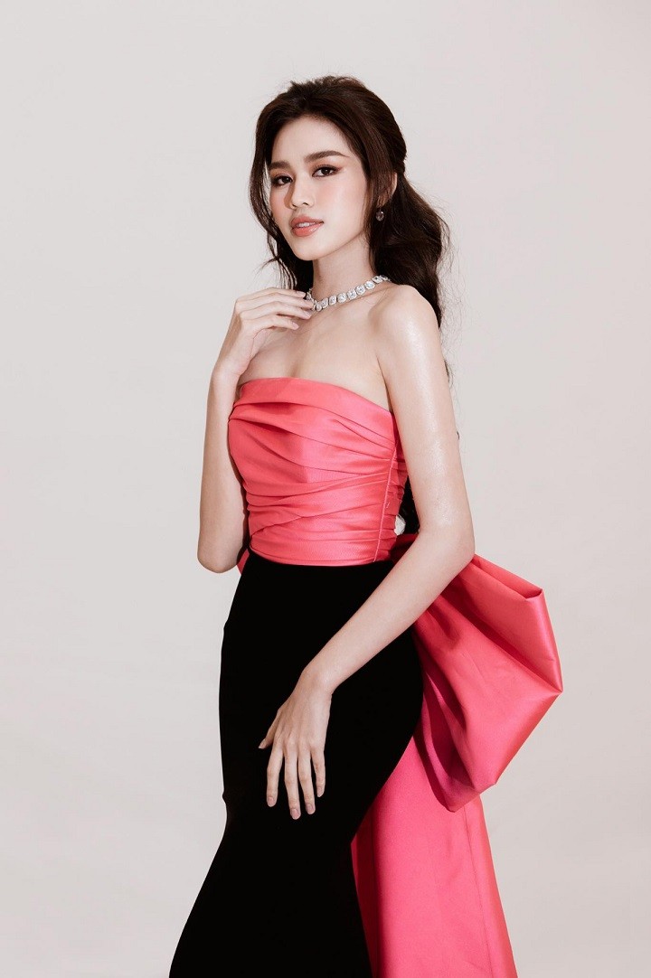 Trong loạt sự kiện gần đây, nhiều hoa hậu, á hậu Việt luôn chọn mặc các thiết kế của Lê Ngọc Lâm để gây sức hút trên thảm đỏ.