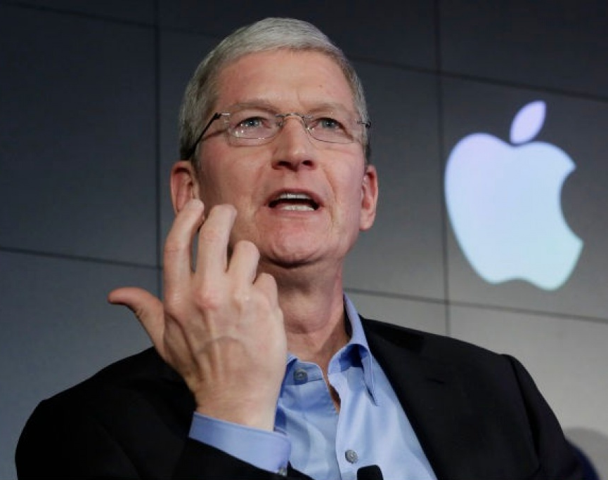Apple hứa dùng 1 tỷ USD hỗ trợ sản xuất ở Mỹ
