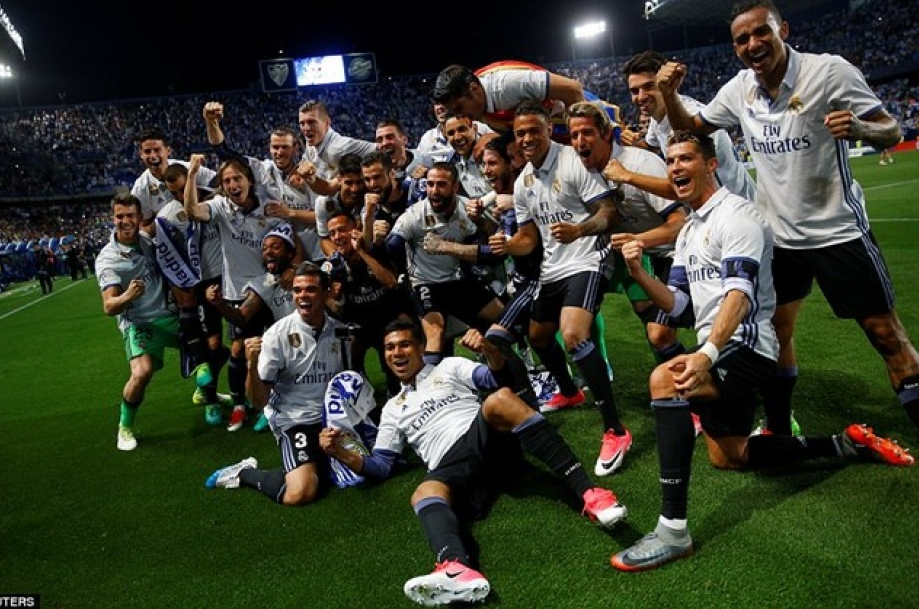 Real Madrid vô địch La Liga trong nỗ lực vô vọng của Barcelona