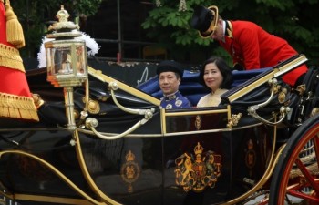 Hoàng gia Anh dùng xe ngựa đón Đại sứ Việt Nam