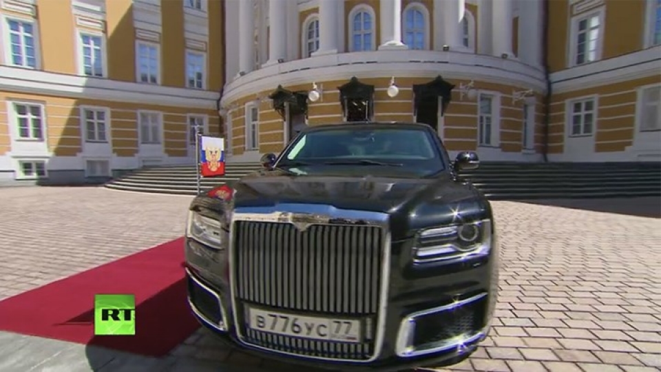 lo dien limousine cho tong thong putin den le nham chuc