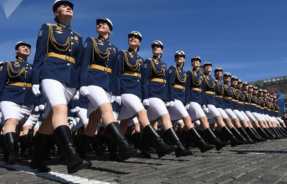 Ấn tượng với dàn nữ quân nhân xinh đẹp tại lễ diễu binh ở Nga
