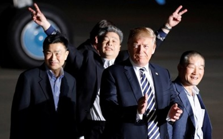 Tổng thống Mỹ chào đón 3 tù nhân trở về từ Triều Tiên