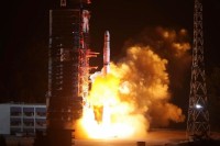 Trung Quốc phóng vệ tinh hỗ trợ khám phá vùng tối của Mặt trăng