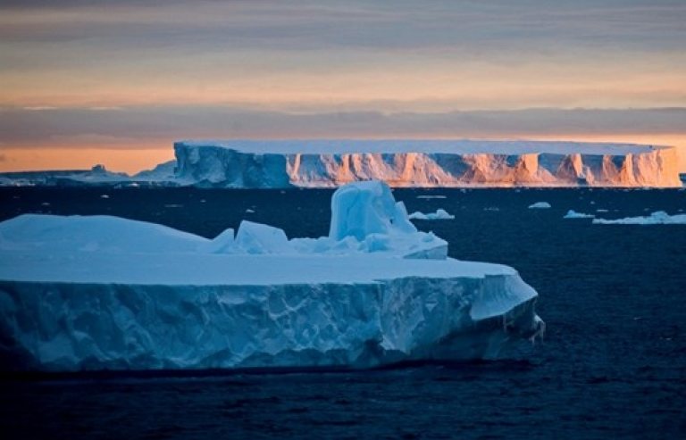 Nam Phi xem xét mua núi băng từ Nam Cực để lấy nước ngọt