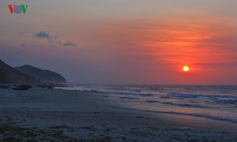 nhung bai bien hoang vang tha ho song ao o quang ninh