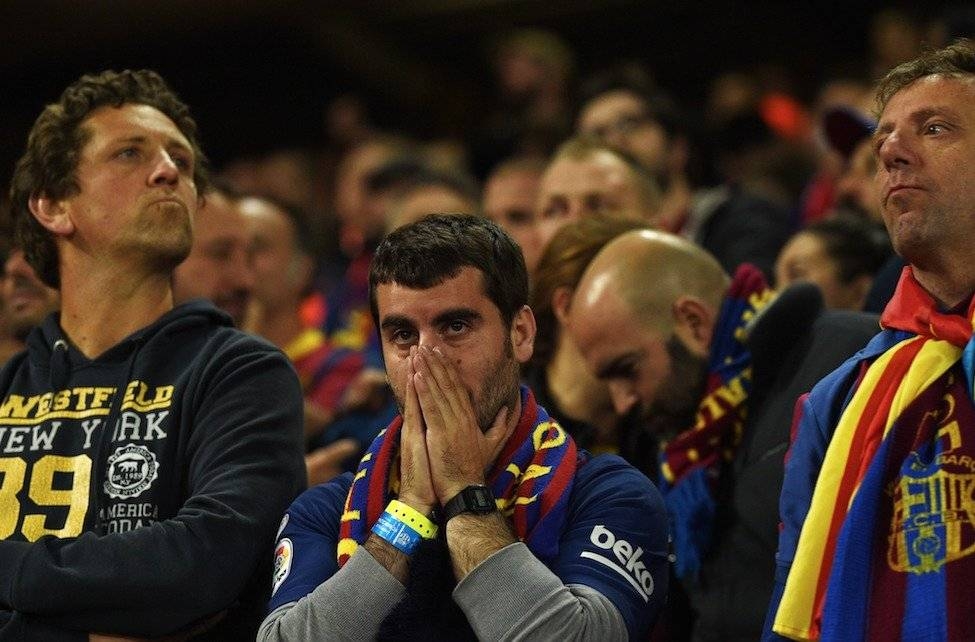 CĐV Barcelona khóc như mưa sau thất bại khó tin trước Liverpool