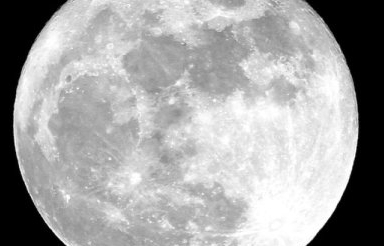 Mặt trăng đã co lại khoảng 50 m