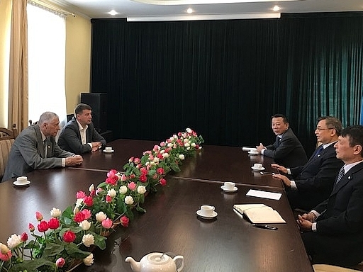 Thị trưởng thành phố Vasilkov thăm và làm việc với Đại sứ quán Việt Nam tại Ukraine