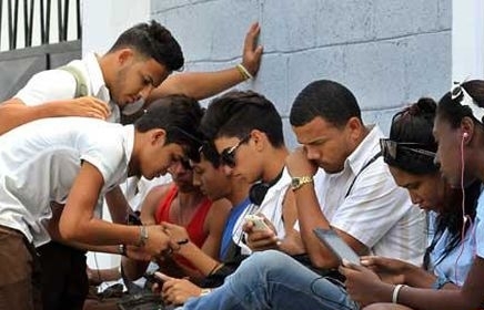 Vượt bao vây cấm vận, Cuba công bố quy định mới cho phép người dân được lắp Internet