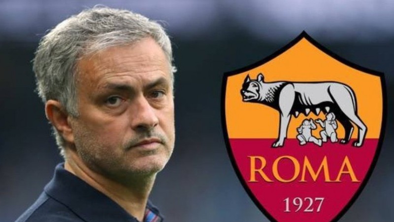 Jose Mourinho tiết lộ về quyết định ngồi vào chiếc ghế nóng tại sân Olimpico của AS Roma