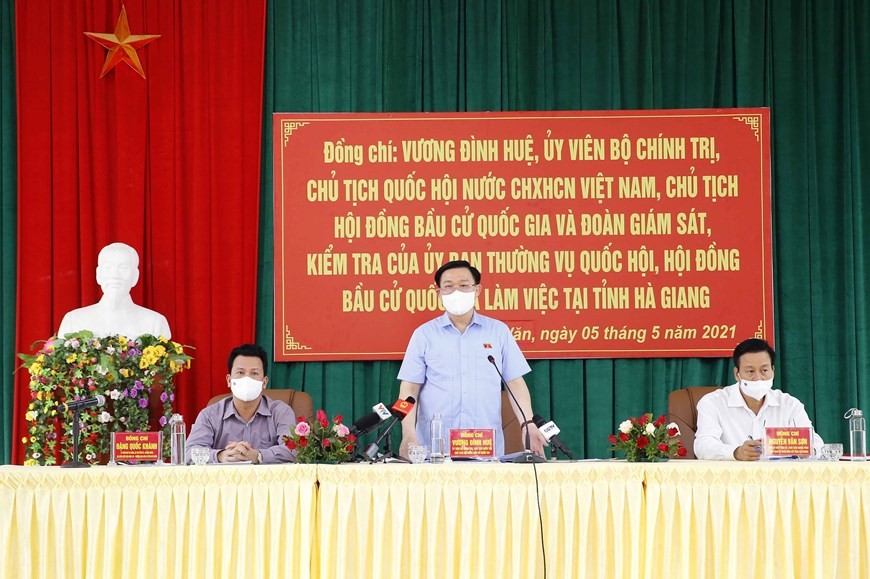 Chủ tịch Quốc hội Vương Đình Huệ phát biểu tại buổi làm việc với Ủy ban bầu cử tỉnh Hà Giang.