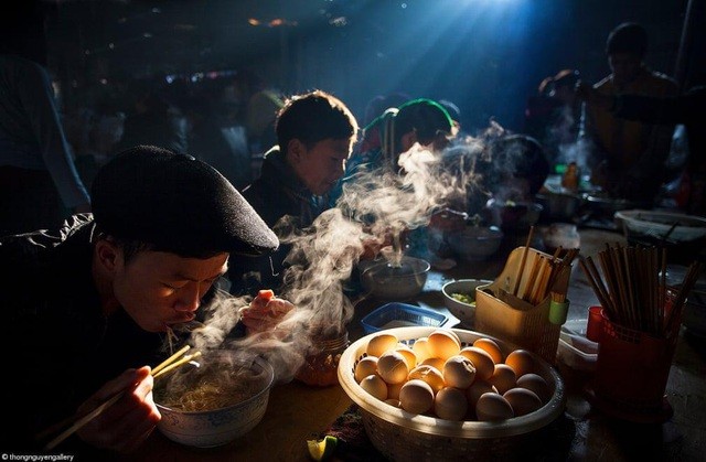 'Bữa sáng ở chợ phiên' của nhiếp ảnh gia Việt đạt giải ảnh quốc tế