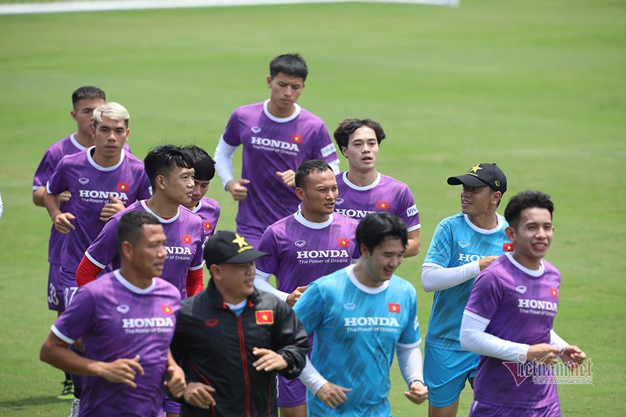 Trọng Hoàng trở lại tập luyện bình thường cùng tuyển Việt Nam.