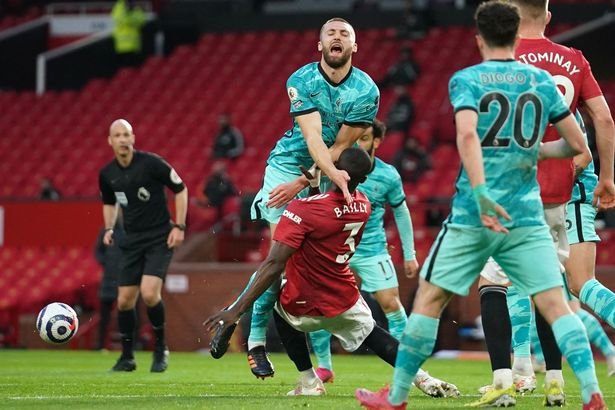 Man Utd: Chắc suất top 4 Ngoại hạng Anh; HLV Solskjaer thừa nhận cay đắng và cả đội cần vực lại sau trận thua 2 – 4 Liverpool