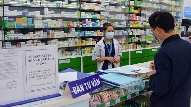 Dịch Covid-19: Tại sao khi mua thuốc ho, sốt phải khai báo y tế?