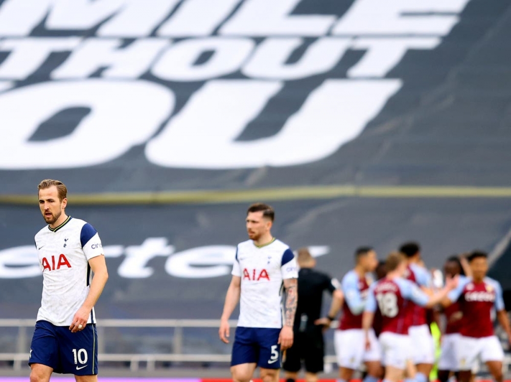Harry Kane: Đi vòng sân chào khán giả làm rộ lên tin ngày chia tay Tottenham sắp đến