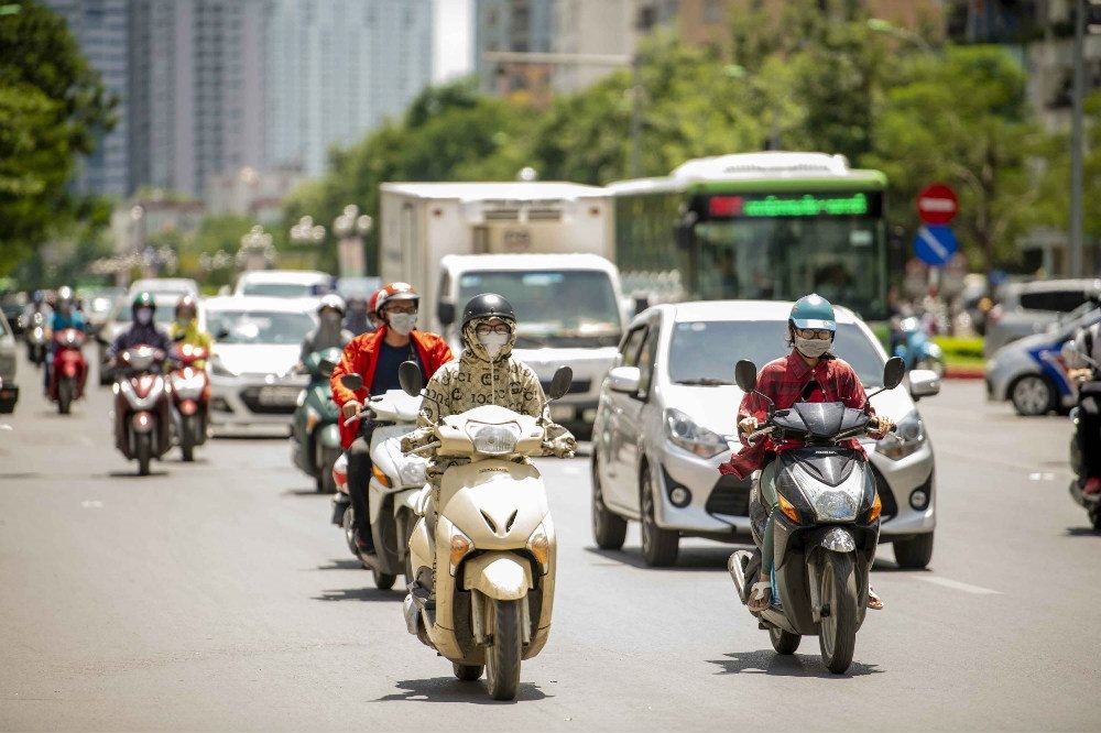 Dự báo thời tiết đêm nay và ngày mai (20-21/5): Phía Tây Bắc Bộ và miền Trung nắng nóng đặt biệt gay gắt; Vùng núi Bắc Bộ, Tây Nguyên, Nam Bộ mưa to