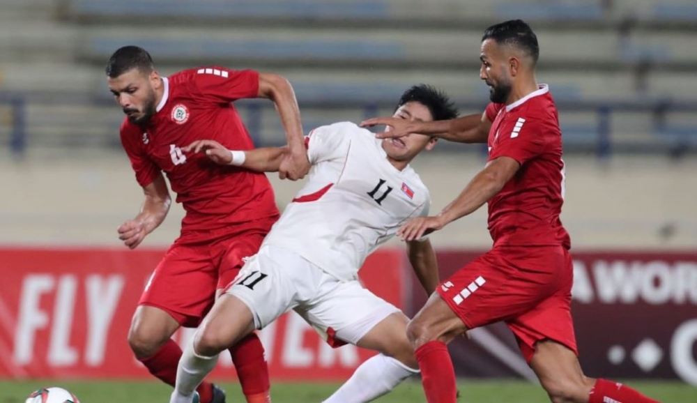 Vòng loại World Cup 2022: Đội tuyển Việt Nam cố gắng thi đấu, giành kết quả tốt; chân sút Ali Mabkhout của UAE rất đáng ngại