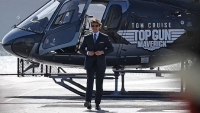 Tom Cruise tự lái trực thăng dự lễ ra mắt phim 'Top Gun: Maverick'