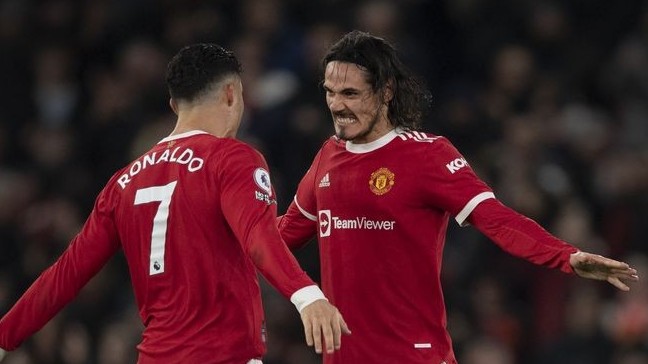 Chuyển nhượng cầu thủ Man Utd: HLV Erik ten Hag chọn Evan Ndicka và Denzel Dumfries; Cavani tâm sự thật thà