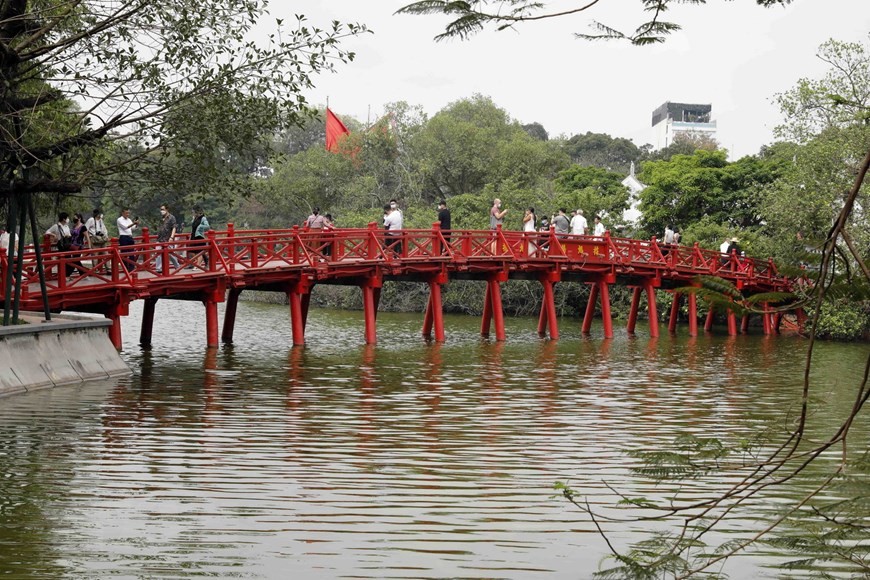 Dự báo thời tiết Hà Nội  trời nhiều mây, đêm có mưa vài nơi, ngày mưa rào và dông rải rác, gió nhẹ. (Nguồn: TTXVN)