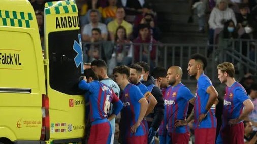 Barca: Ronald Araujo bất tỉnh sau va chạm với đồng đội