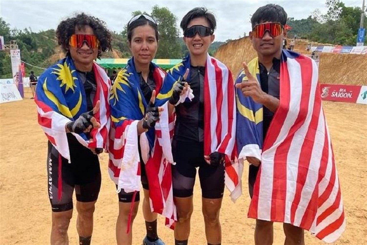 VĐV Malaysia gian lận đạp xe đạp bằng đường tắt để về đích  Tinmoi