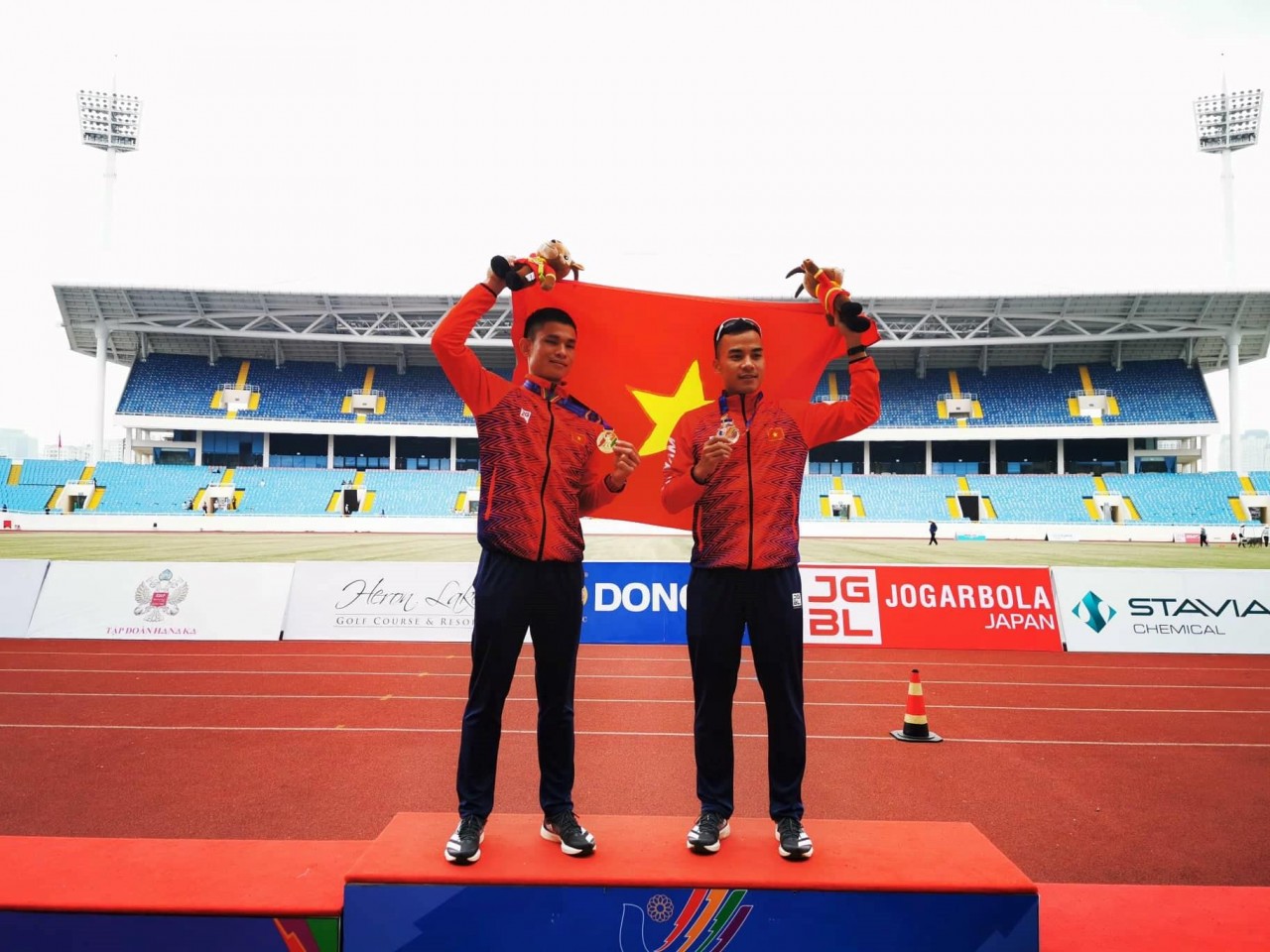 Việt Nam rực sáng SEA Games 31 với tấm HCV marathon nam lịch sử và 2 HCV đi bộ 20km