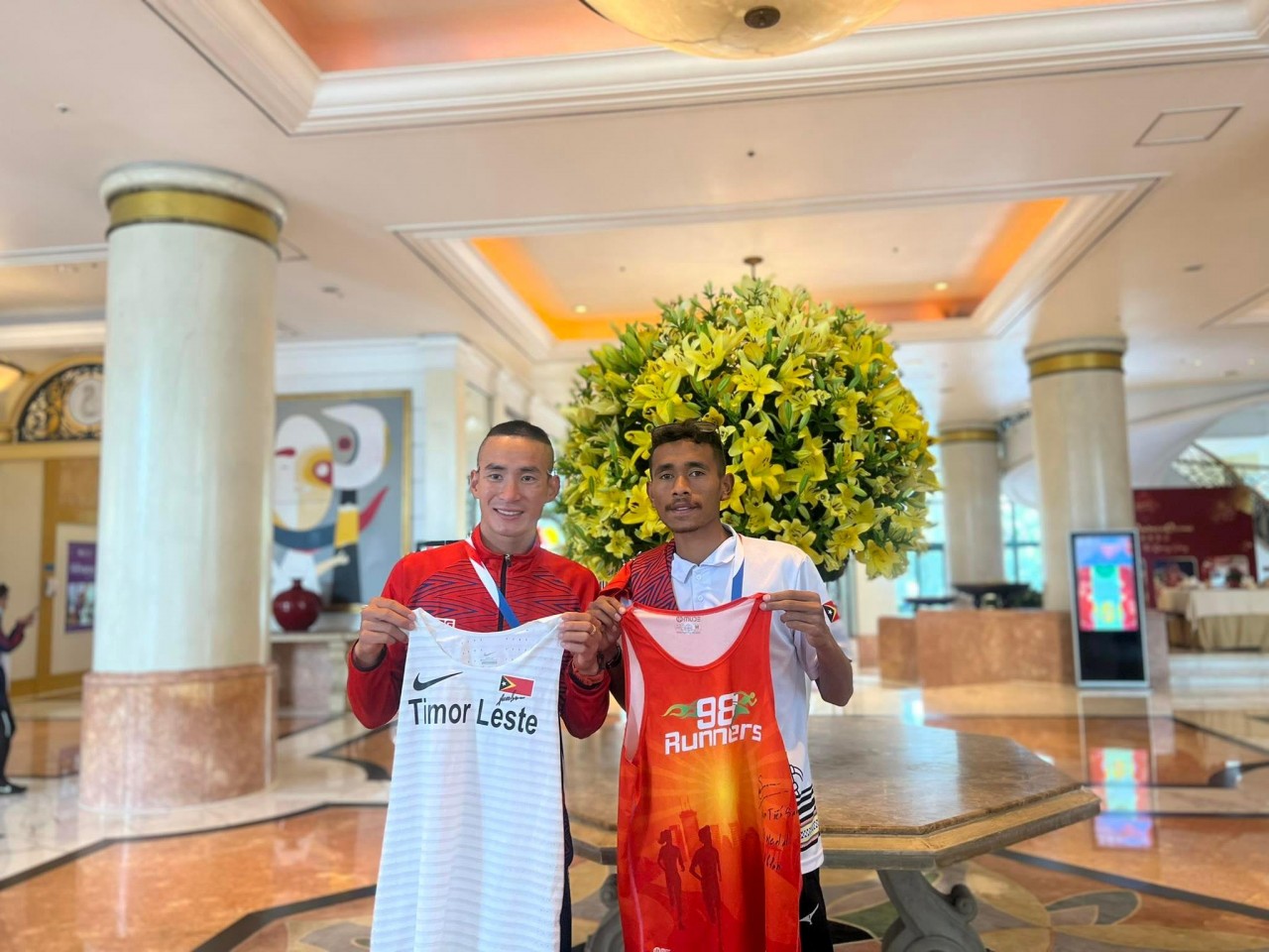 SEA Games 31: VĐV Việt Nam và Timor Lester đổi áo thi đấu cho nhau