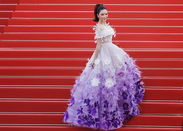 Cannes 2022: Chi tiết bộ đầm tím hoa oải hương của Lý Nhã Kỳ