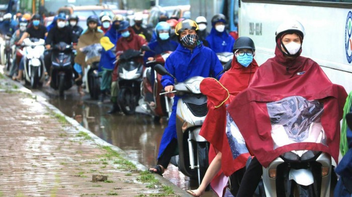 Dự báo thời tiết đêm nay và ngày mai (7-8/6): Hà Nội, Bắc Bộ mưa to cục bộ; vùng núi mưa lớn về đêm; Trung Trung Bộ nắng nóng; Nam Bộ ngày nắng