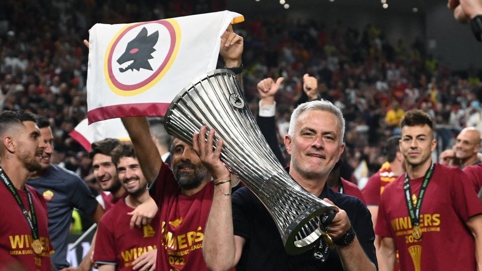 HLV Mourinho lập kỷ lục trong ngày cùng AS Roma vô địch Europa Conference League