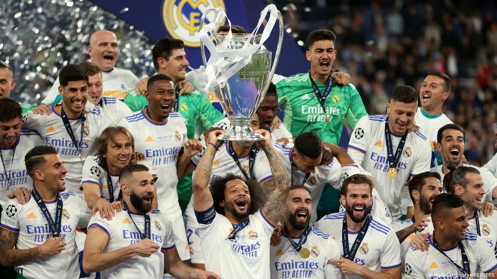 Điều tra vụ lộn xộn do CĐV trước trận chung kết Champions League 2021/22