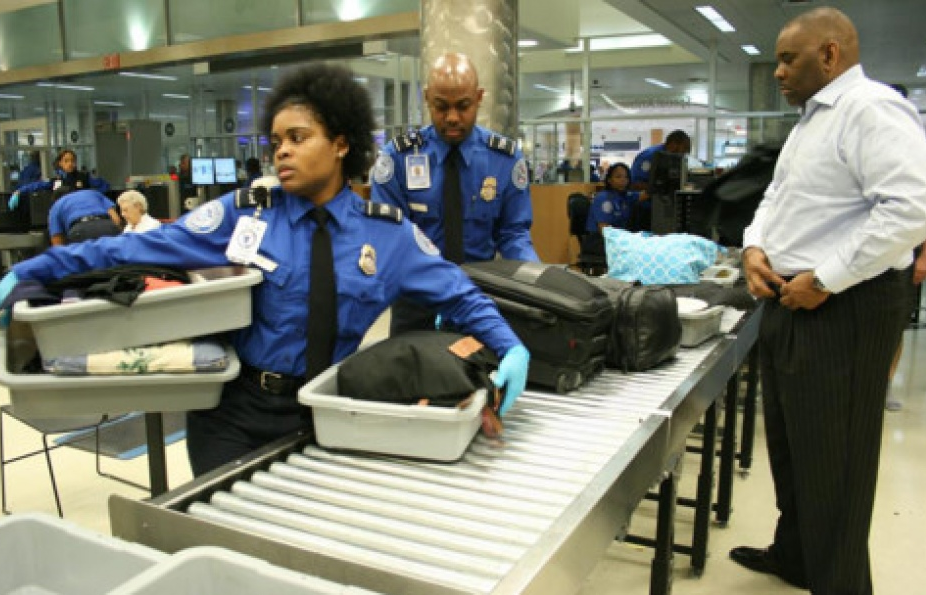 Mỹ tạm thời không cấm laptop trên các chuyến bay từ châu Âu
