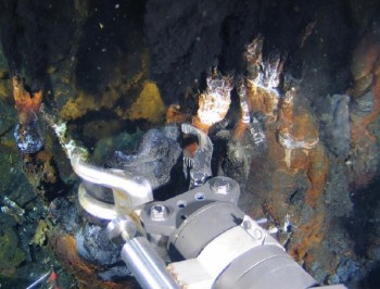 "Quái thú lặn sâu" Trung Quốc hoạt động ở rãnh biển sâu nhất trái đất