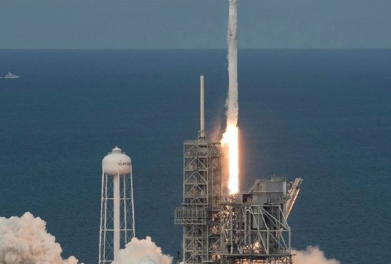 SpaceX của Elon Musk phóng thành công tàu vận tải tái chế Dragon