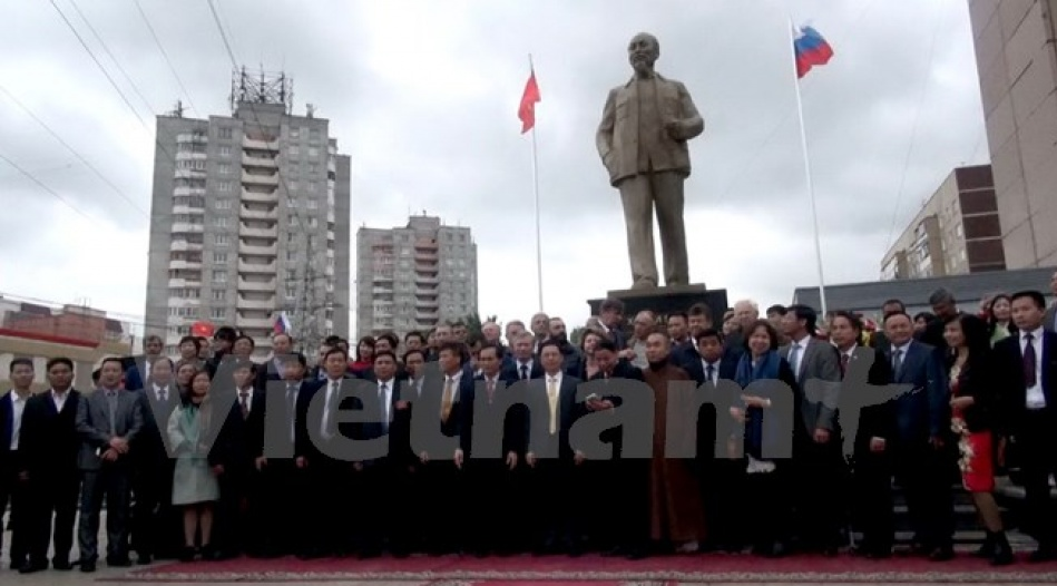Khánh thành tượng Chủ tịch Hồ Chí Minh tại quê hương của Lenin