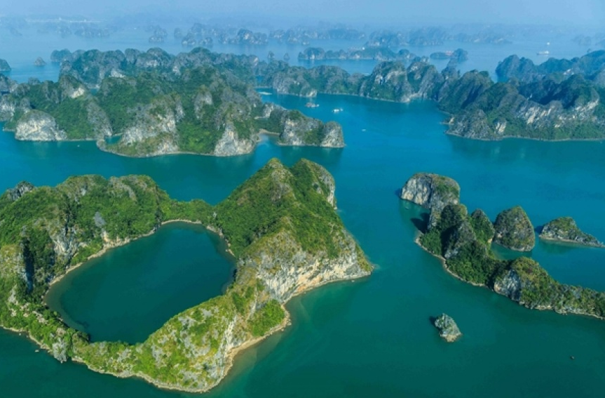 Đạo diễn phim Kong đưa đạo diễn phim Godzilla thăm Vịnh Hạ Long