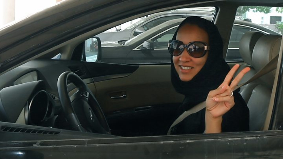 saudi arabia chinh thuc cap giay phep lai xe oto cho phu nu