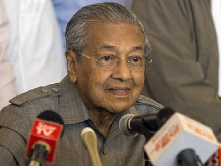 Thủ tướng Malaysia cấm các bộ trưởng nhận quà tặng