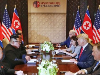 Người phụ nữ duy nhất trên bàn họp Mỹ - Triều