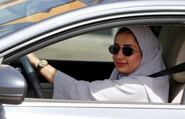 Phụ nữ Saudi Arabia hân hoan vì được tự do lái xe ô tô