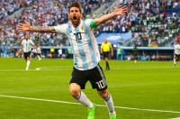 Argentina 2-1 Nigeria: Messi tỏa sáng nhưng Rojo mới là người hùng