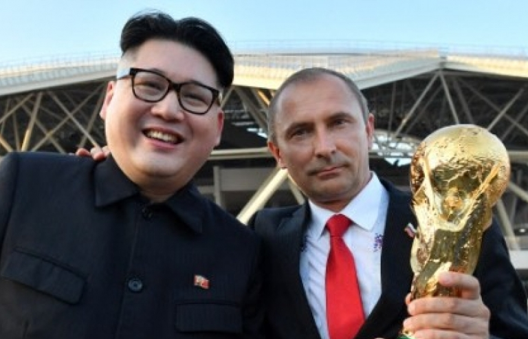 Bản sao Kim Jong-un - Putin “gây sốt” tại World Cup